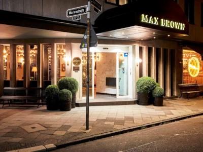Max Brown Midtown, Part Of Sircle Collection 3*