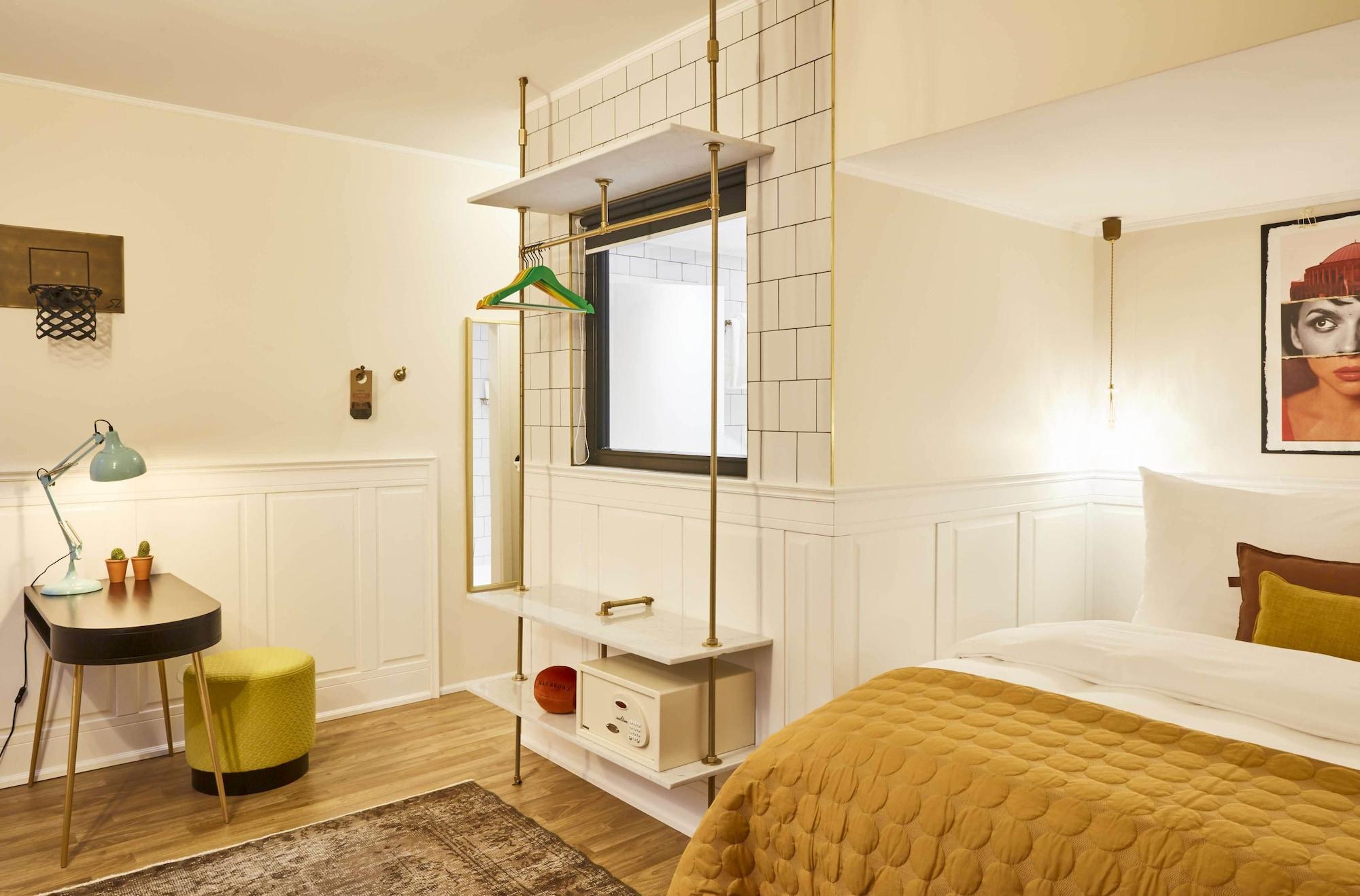Max Brown Midtown, Part Of Sircle Collection 4*