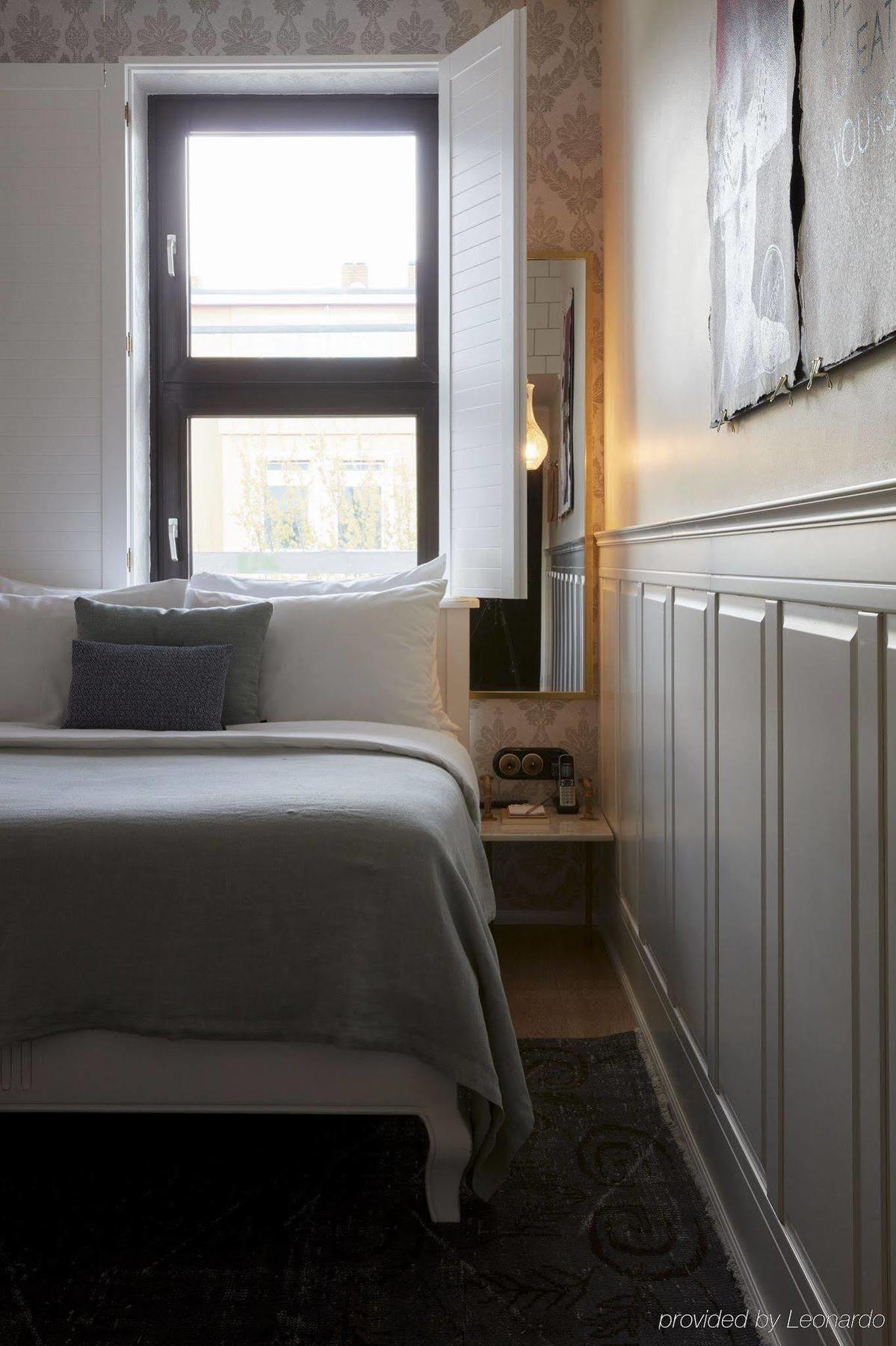 Max Brown Midtown, Part Of Sircle Collection 4*