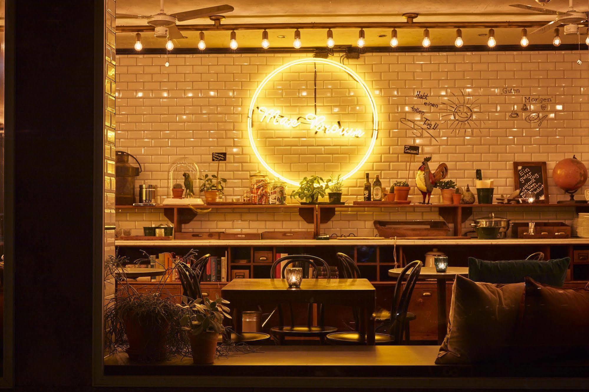 Max Brown Midtown, Part Of Sircle Collection 4*